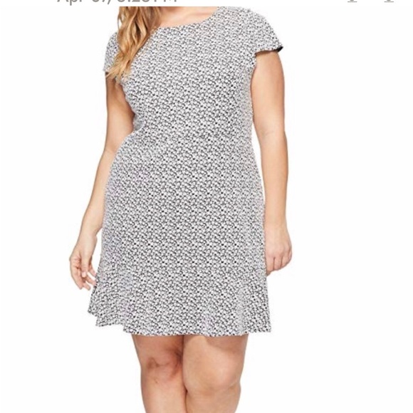 MICHAEL Michael Kors Dresses & Skirts - Michael Kors White and Black Flutter Short Sleeve Mini Dress